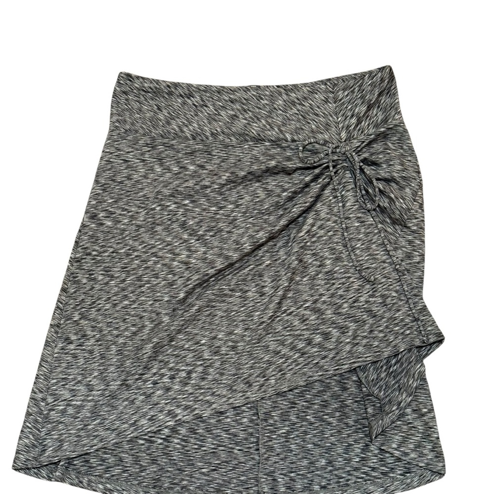 The North Face Gray asymmetrical cinch skirt athletic travel size L minimalist
